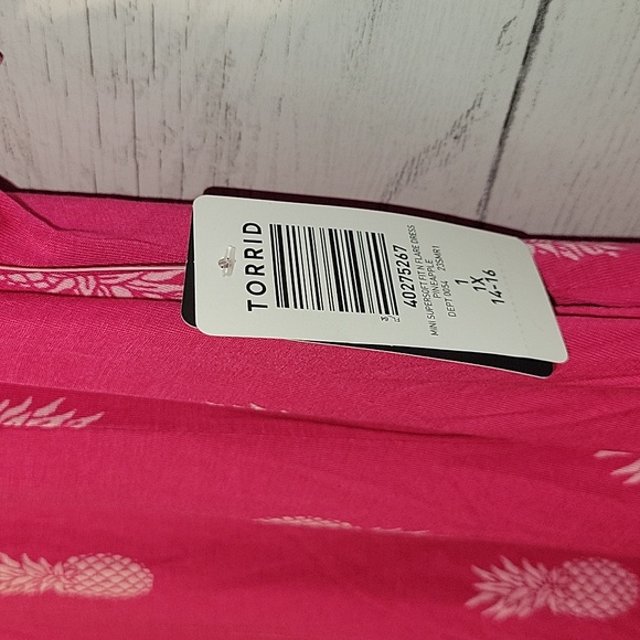 NWT | Mini Super Soft Fit & Flare Dress | Pineapple Print | Size 1 - Picture 4 of 6